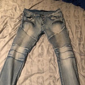 Men’s light blue jeans